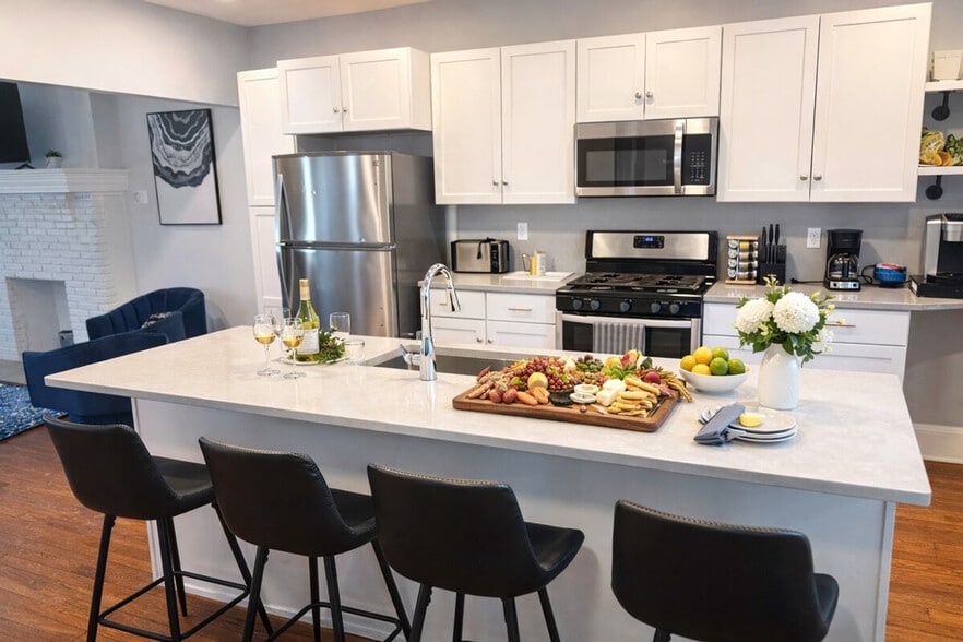 Building Photo - 1501 E 105th St