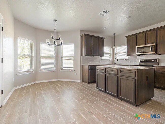 Building Photo - 602 Dred Roger Circle