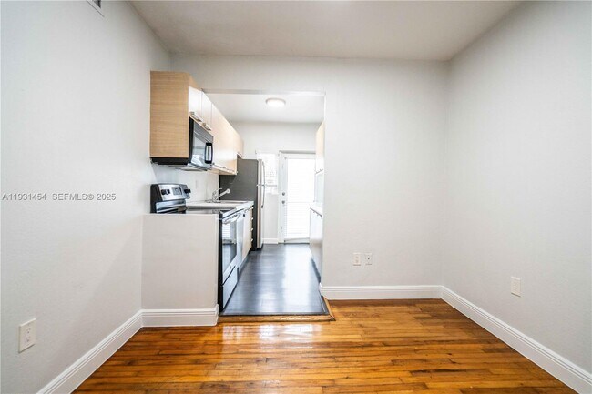 Building Photo - 1007 Bay Dr