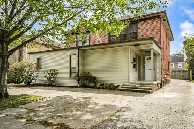 Primary Photo - 2343 Wroxton Rd
