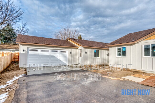 Building Photo - 702 Smith Ave