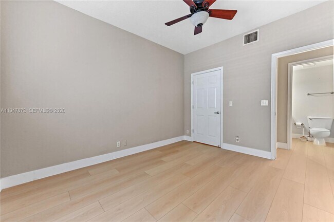 Building Photo - Washington Street, Hollywood, FL 33021 - 2 BR 2 BA townhouse