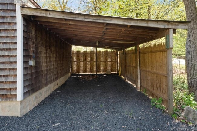 Building Photo - 588 Webbs Hill Rd