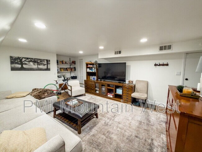 Building Photo - 2323 Bryan Ave