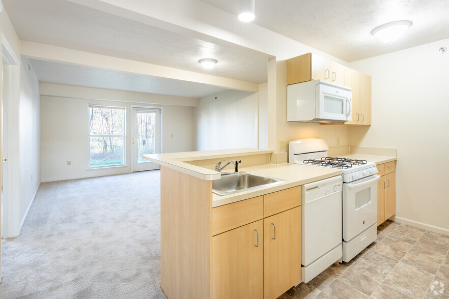 2 BR, 2 BA - Traditional, 1052 SF - Trillium Pointe Apartment Homes