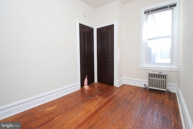 Building Photo - 832 Mercer St