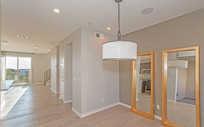 Building Photo - Beautiful contemporary design home in Bressi Ranch!