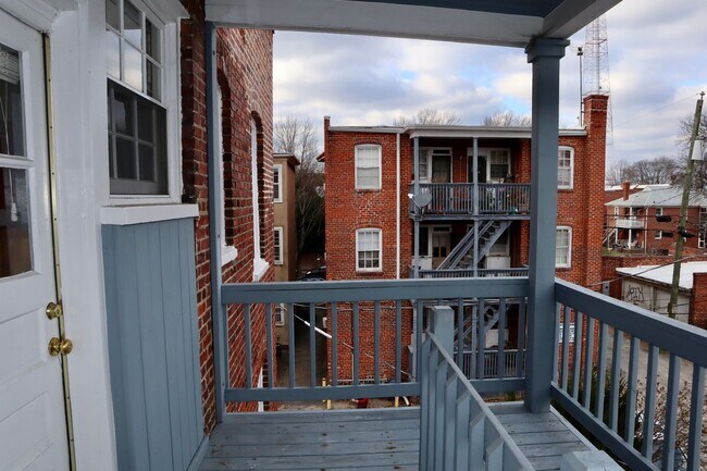 Building Photo - THIS IS THE ONE 2 Bedroom 2 Bath Condo in ...
