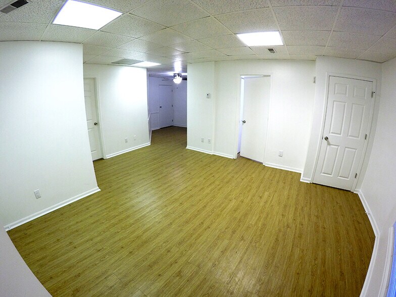 Cozy Living Room - 101 Parkway Ave