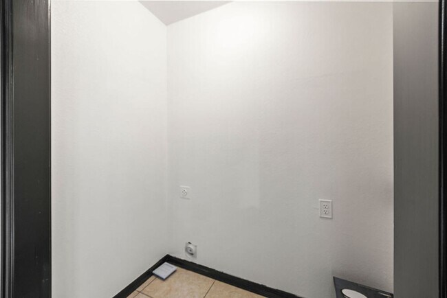 Building Photo - Charming 3-Bed Home in Rogers – Spacious Yard, Modern Comfort, Great Location