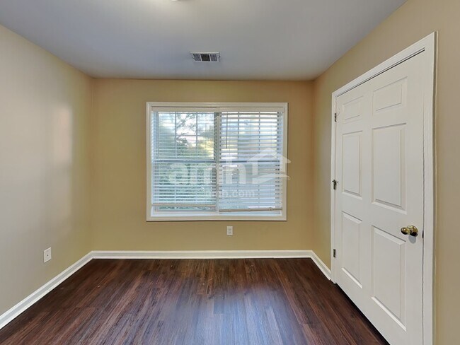 Building Photo - 1584 Silver Ridge Dr