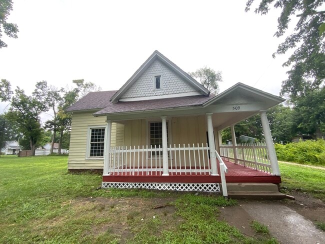 Primary Photo - 509 Ann St