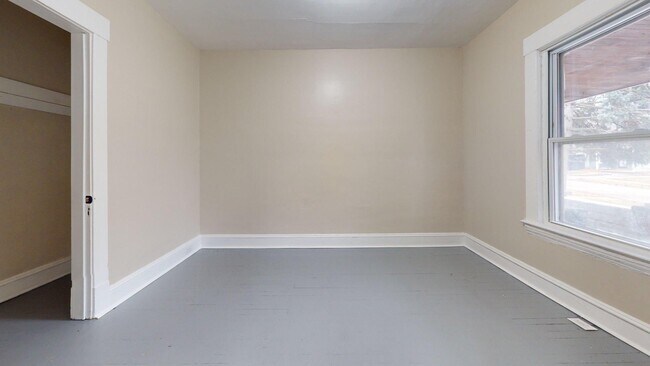 Building Photo - 3865 W 16th St