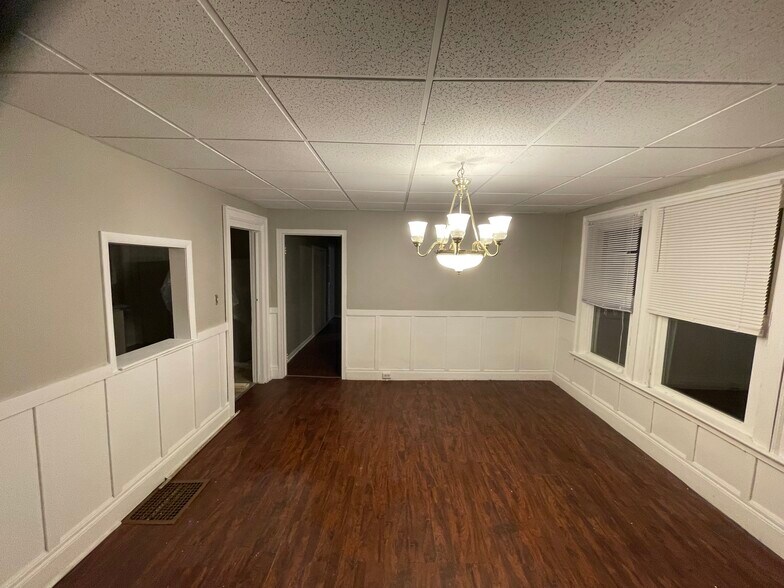 Primary Photo - 127 Taunton Pl