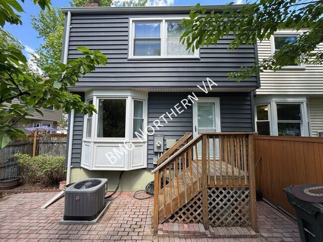 Building Photo - 379 W Broad St