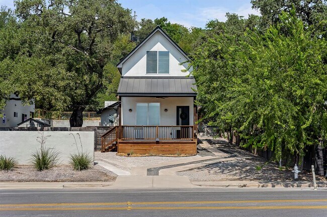 Building Photo - 2812 Oak Springs Dr