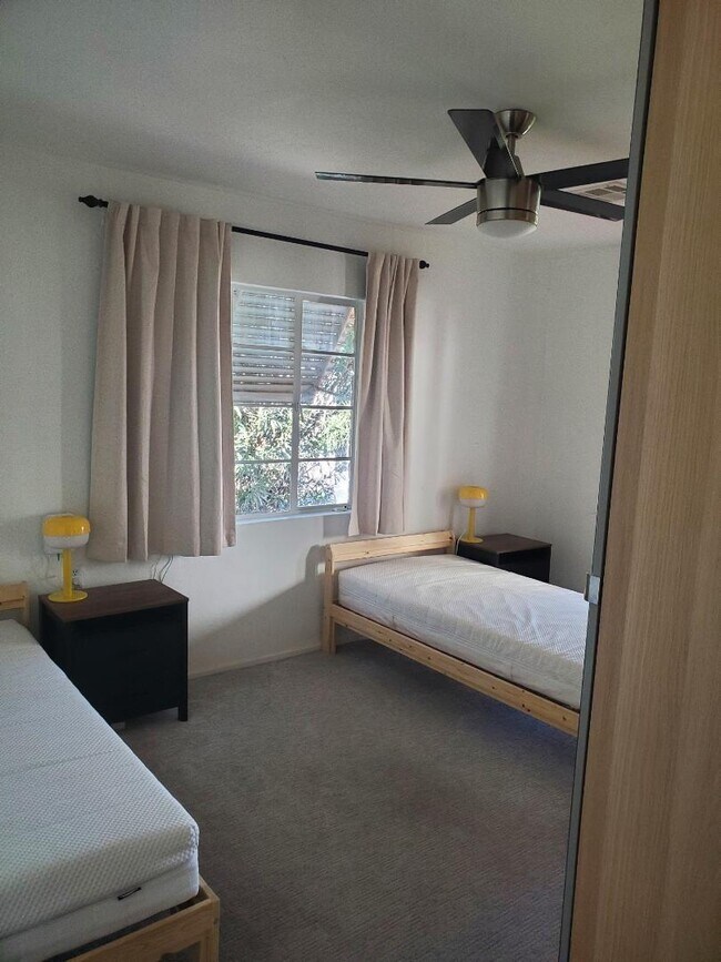 Building Photo - 1520 W Encanto Blvd