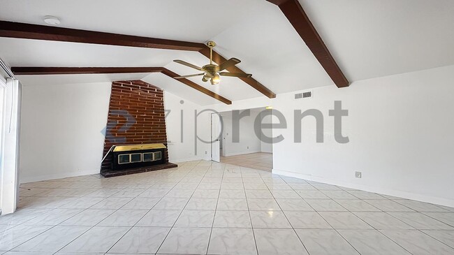 Building Photo - 4109 N Cornelia Ave