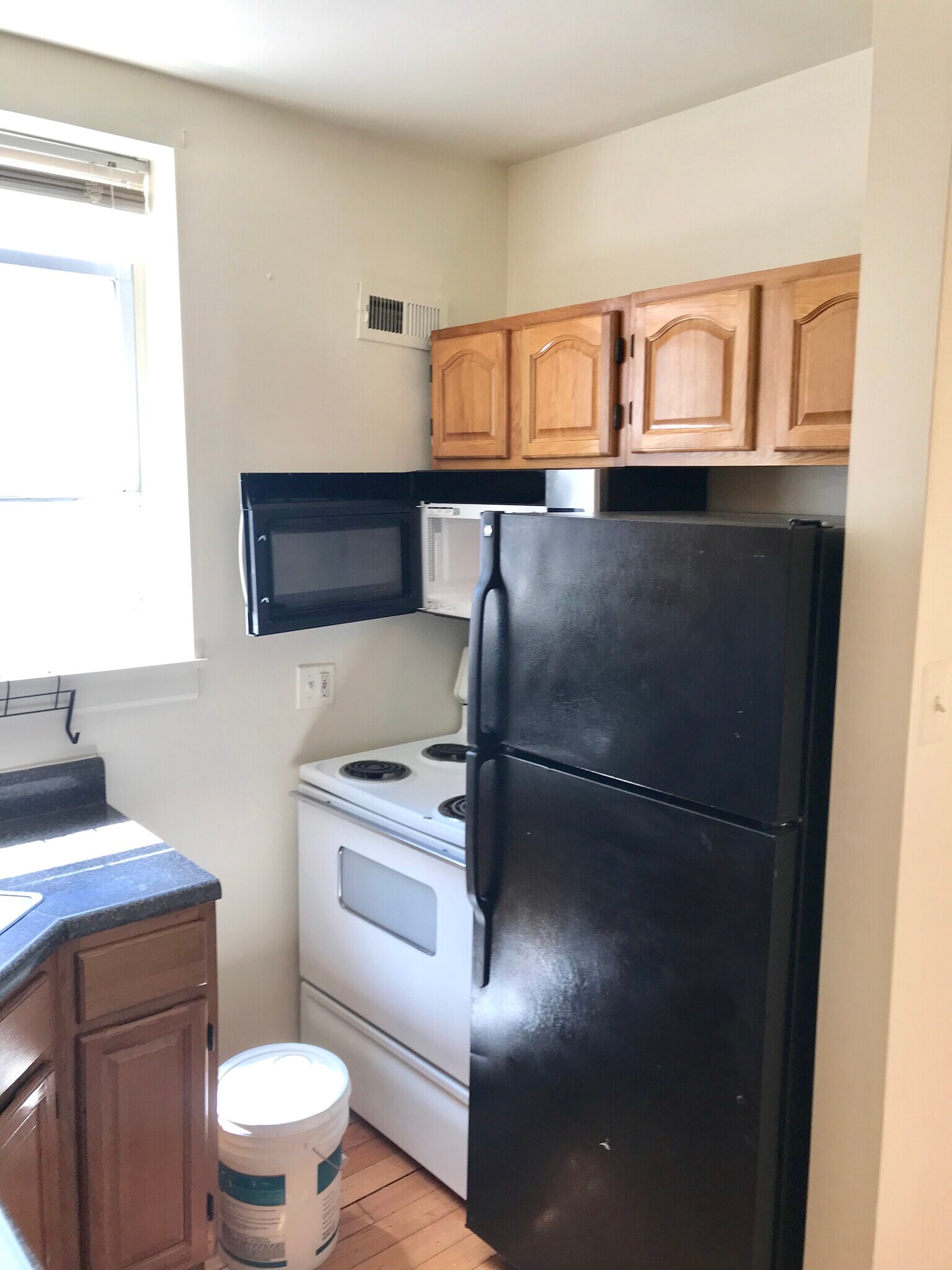 Building Photo - 1422 N Willington St