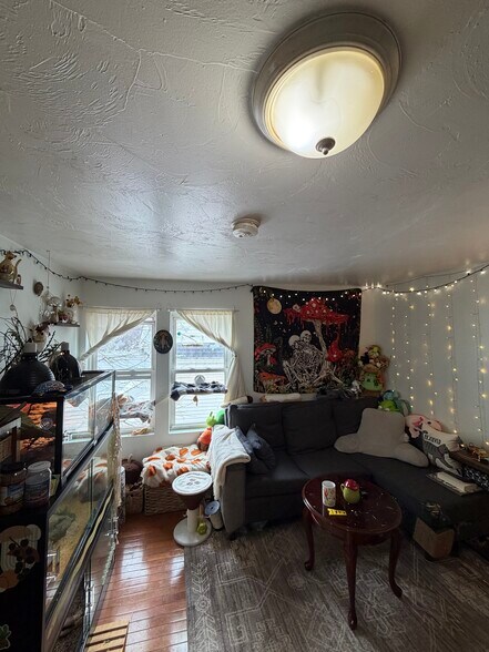 Building Photo - 66 Pleasant St