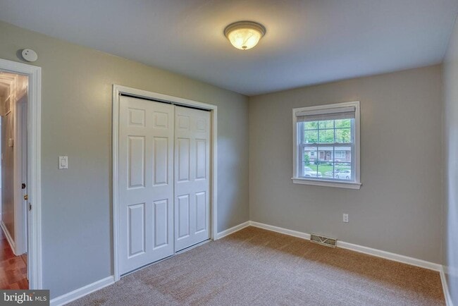 Building Photo - 124 Hilldale Ct