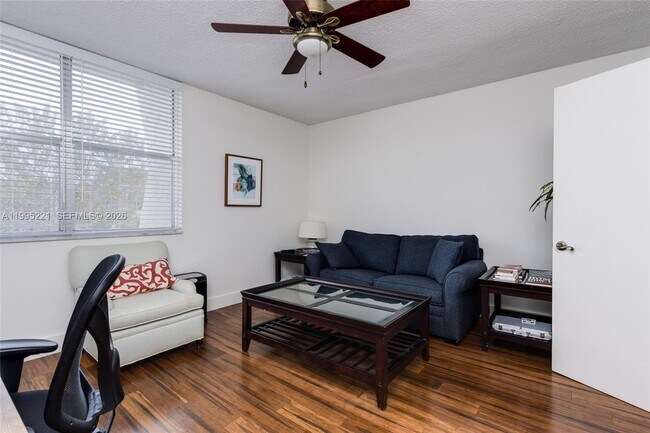 Building Photo - 1651 NE 115th St