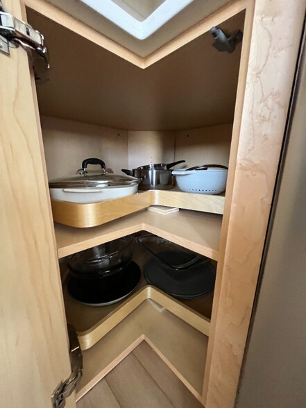 Building Photo - 632 S Rochester St