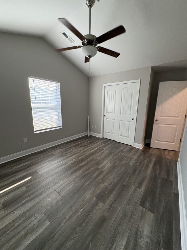 Building Photo - 104 Ringding Dr