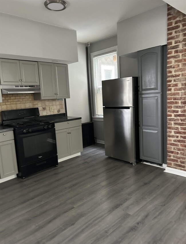 Building Photo - 339 Danforth Ave