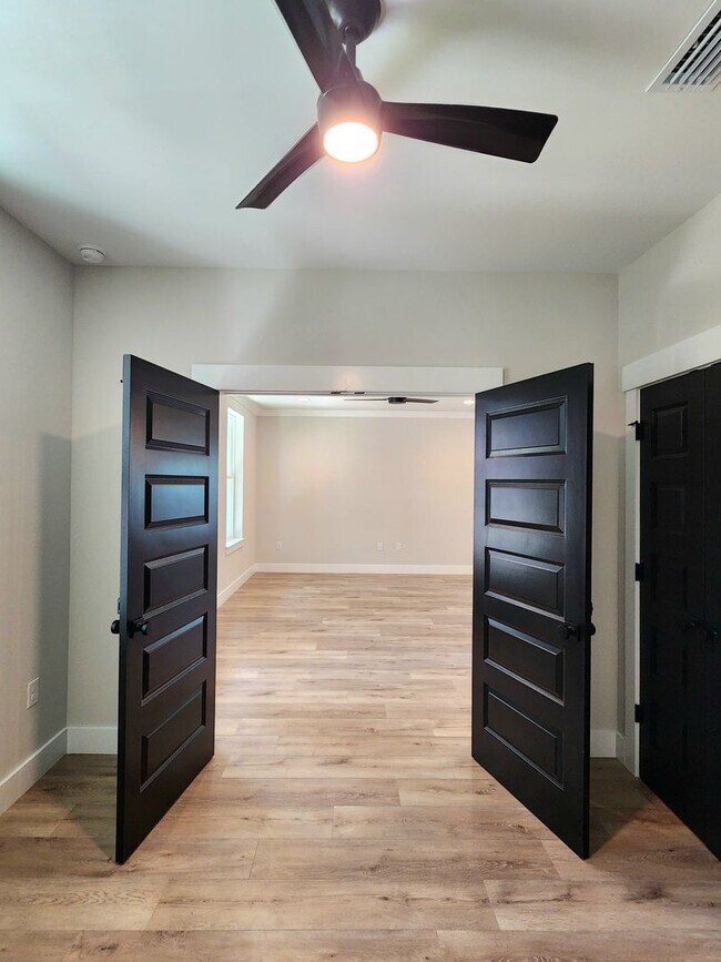 Building Photo - Stunning new executive home in Gulf Shores!