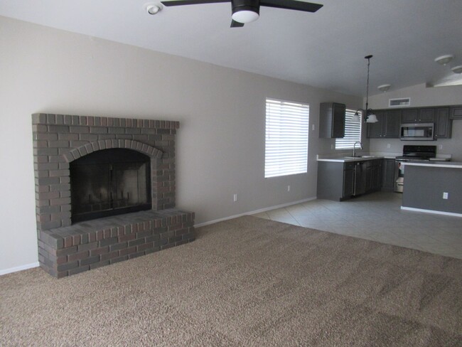 Building Photo - Spacious Home in Superstition Springs!