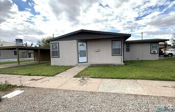Building Photo - 702 W Dallas Ave