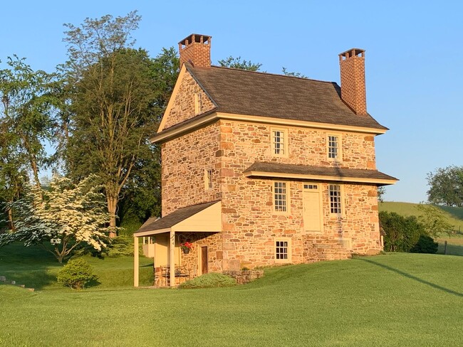 Primary Photo - Country Chic in Big Valley