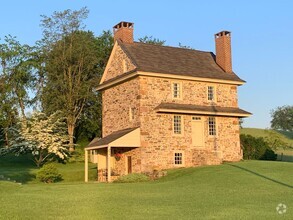 Building Photo - Country Chic in Big Valley