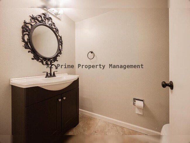 Building Photo - 225 N Standage