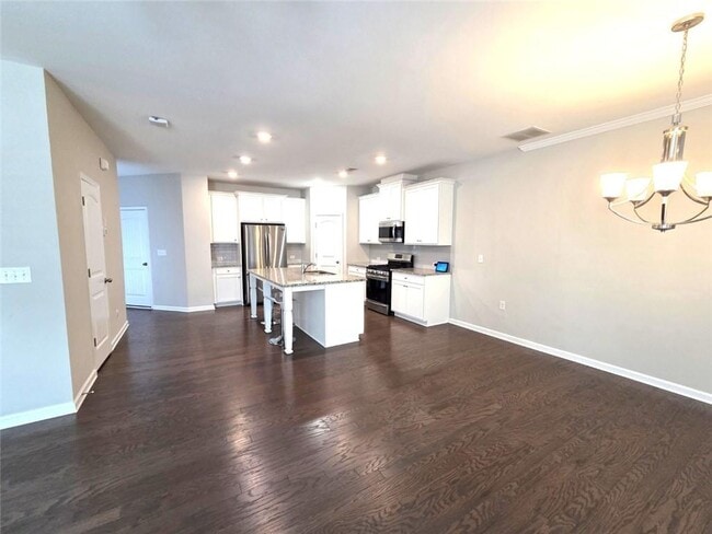 Building Photo - 1716 Lansing Bluff Walk