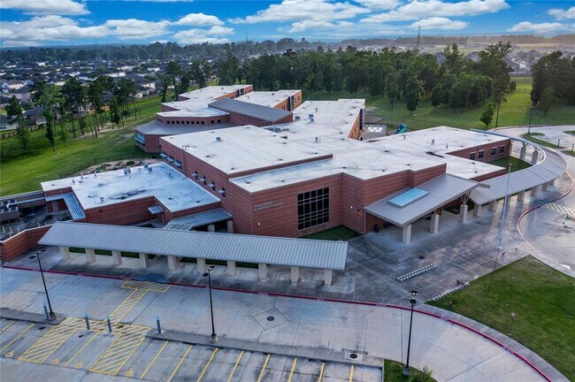 Building Photo - 15415 Surrey Pines Ln
