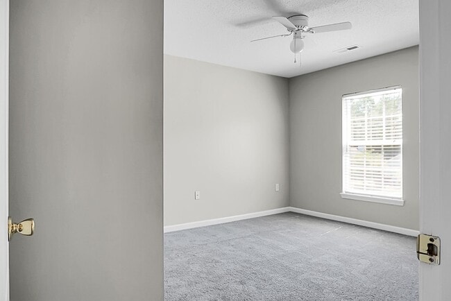 Building Photo - Beautiful 4 Bed/3 Bath home in Summerville...