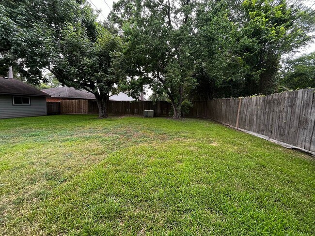 Building Photo - For Lease | 3 Bed, 2 Bath | 1,446 Sq Ft | ...