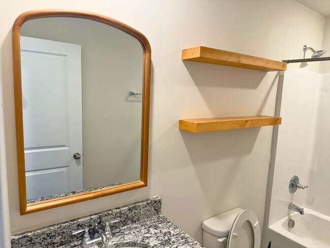 Building Photo - 106 White Rapids Way