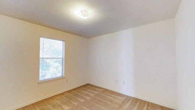 Building Photo - 895 Silverwood