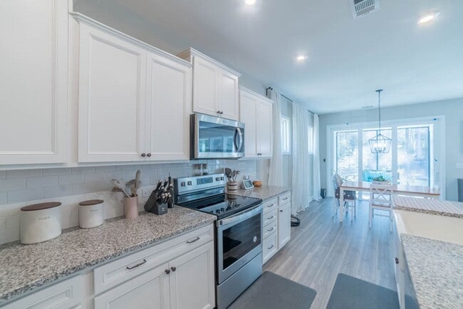 Building Photo - Coming Available!