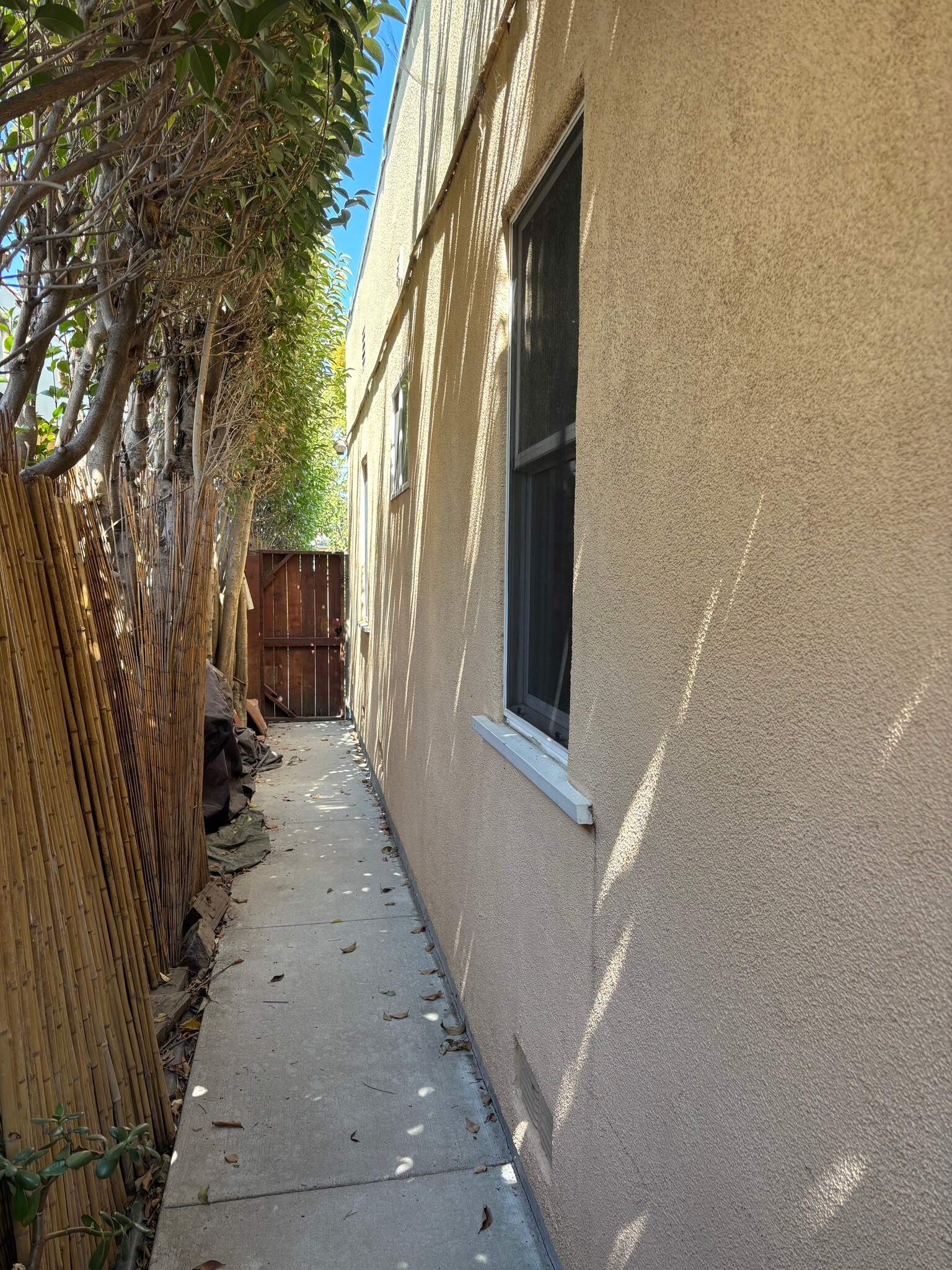 More Side of house storage - 912 1/2 California Ave