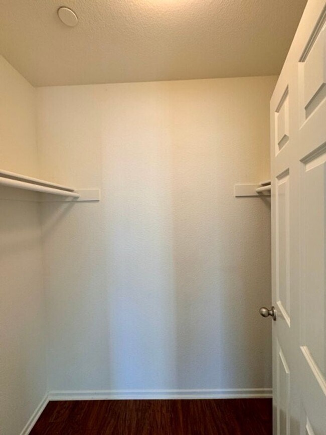 Building Photo - Beautiful Redhawk home located directly ac...
