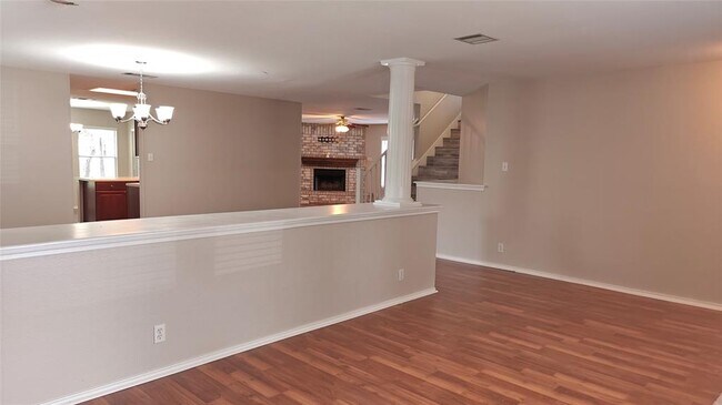 Building Photo - 909 Lodosa Dr