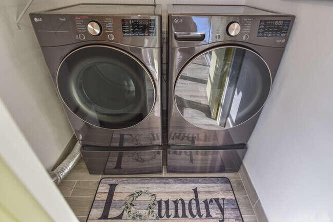 Building Photo - 864 Normandy R