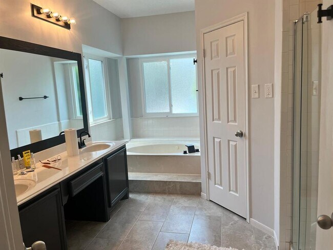 Building Photo - 14111 Torrey Vista Dr