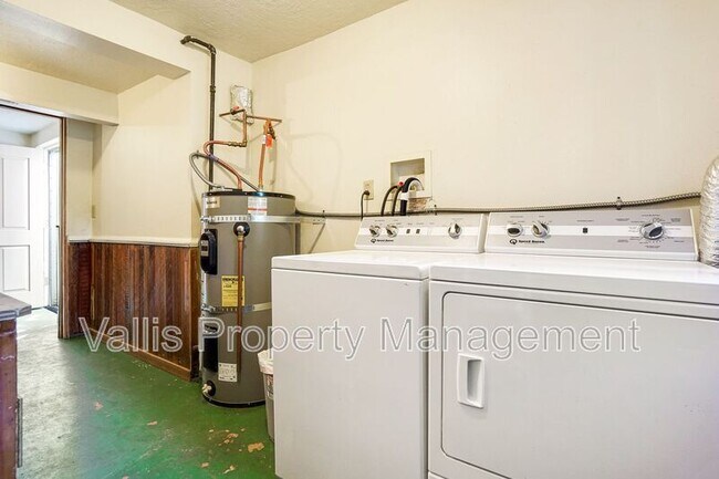 Building Photo - 2185 Trade St SE