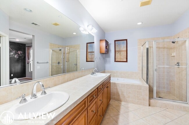 Building Photo - Stunning 3 Bedroom, 2.5 Bath in Sought-After Woodbury Community