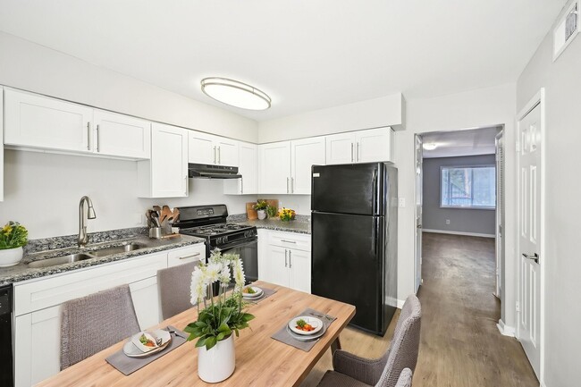 Building Photo - Amber Grove Apartments
